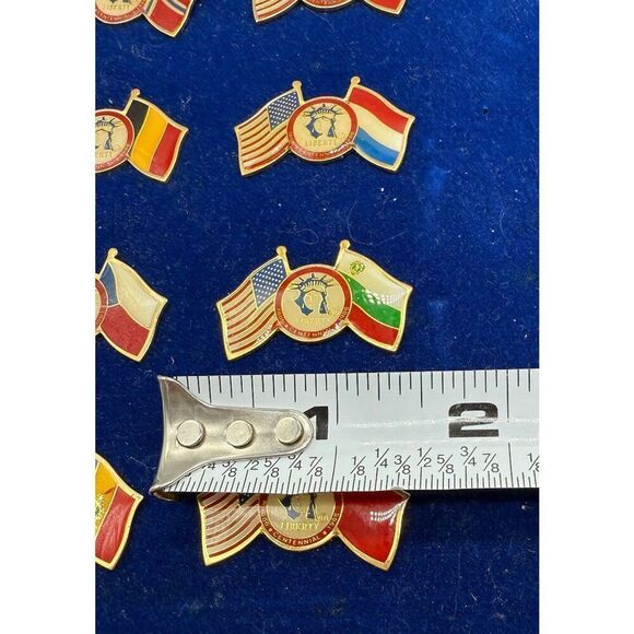 (26) Vintage Statue of Liberty with US & International Flags Patriotic Pins - Picture 8 of 8
